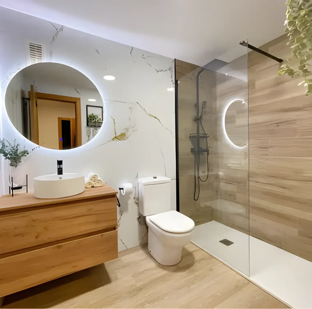 Baño reformado en Ciudad Real con mampara y grifería nueva