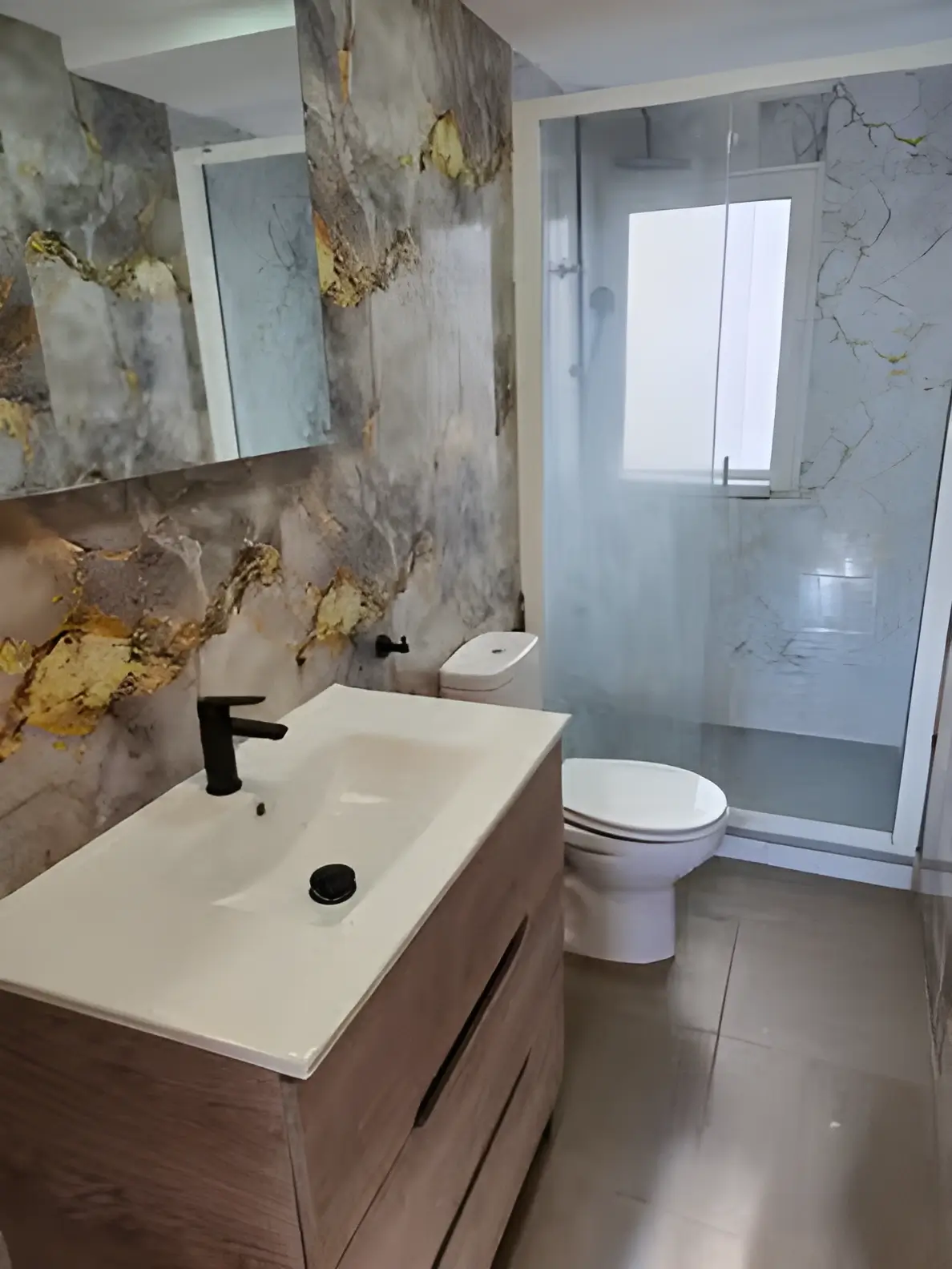 Reformas de Baños Ciudad Real con plato de ducha moderno